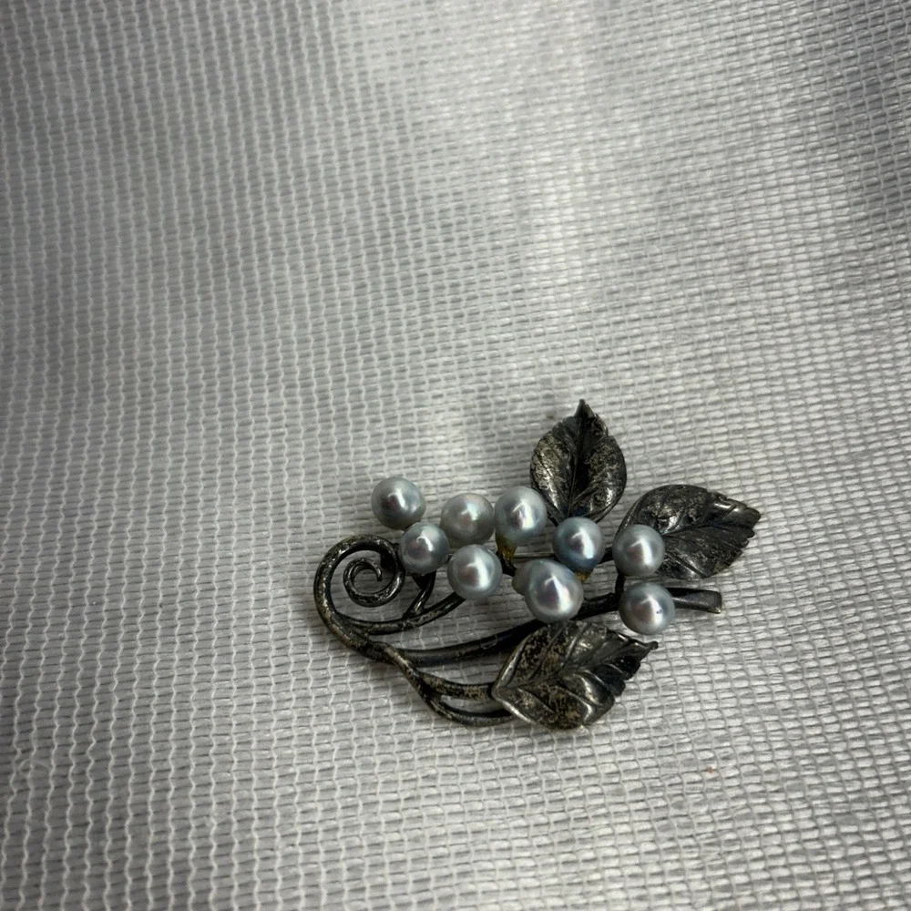 Vintage Ming's Sterling Silver Blue Pearl Brooch Featuring Delicate Leaf Design